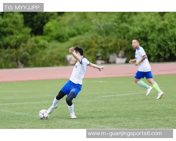 足球实时动态分析与精彩赛事回顾全方位解读足球世界的瞬息万变 足球实时动态分析与精彩赛事回顾全方位解读足球世界的瞬息万变